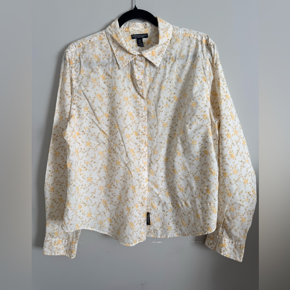 American Eagle Outfitters Floral button down Shirt. 100% cotton